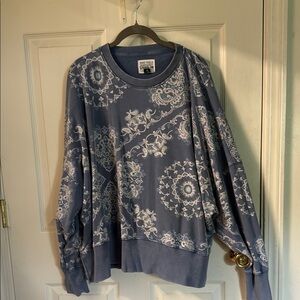 American Eagle Outfitters Blue and White Sweatshirt